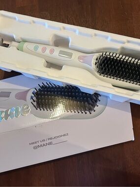 MANE - Get Ur Sleek On Hot Straightening Brush